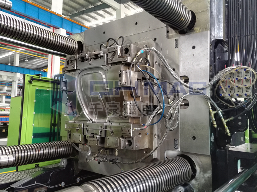 千豪電永磁吸盤運(yùn)用在注塑機(jī)磁力換模上的優(yōu)勢(shì)